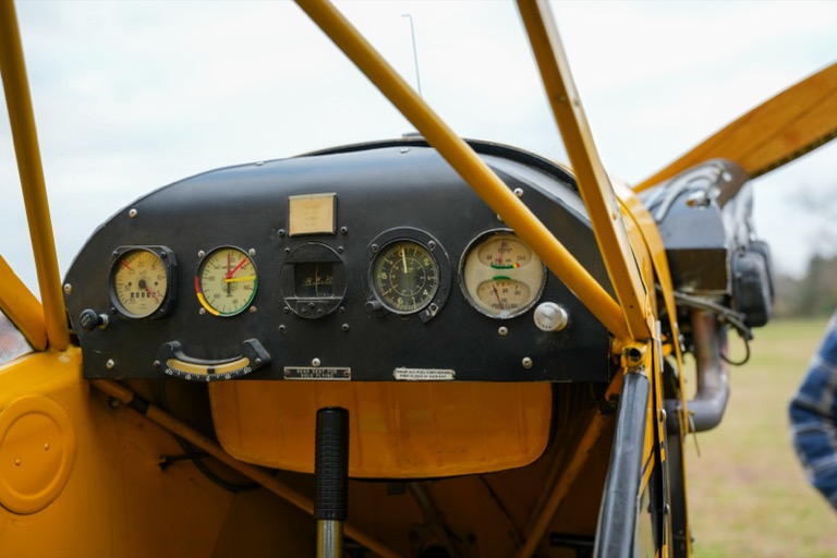 Piper J-3 Cub cockpit